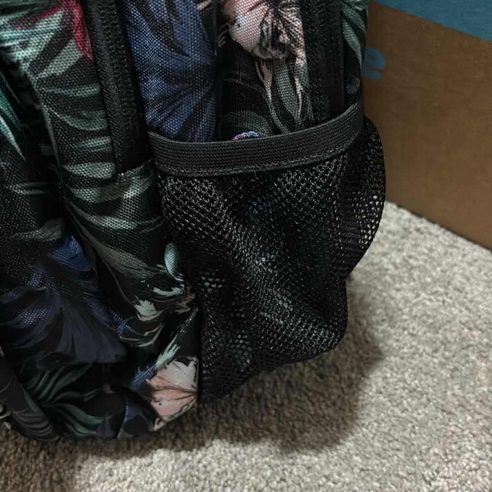 BNWT Roxy back pack - Picture 6 of 8